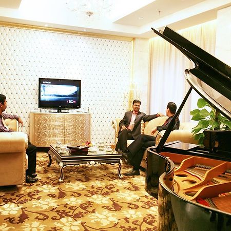 Glarun Jinling Hotel Нанкин Екстериор снимка