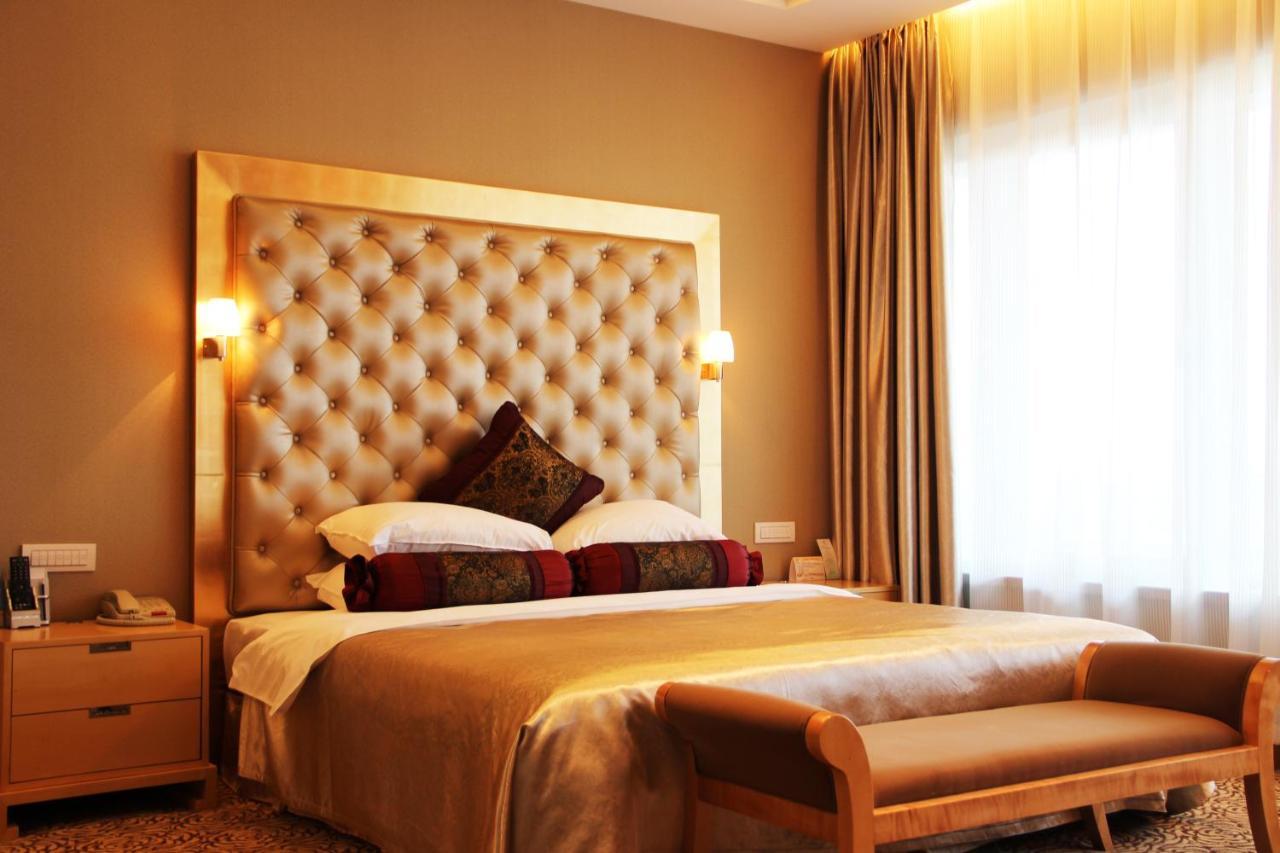 Glarun Jinling Hotel Нанкин Екстериор снимка