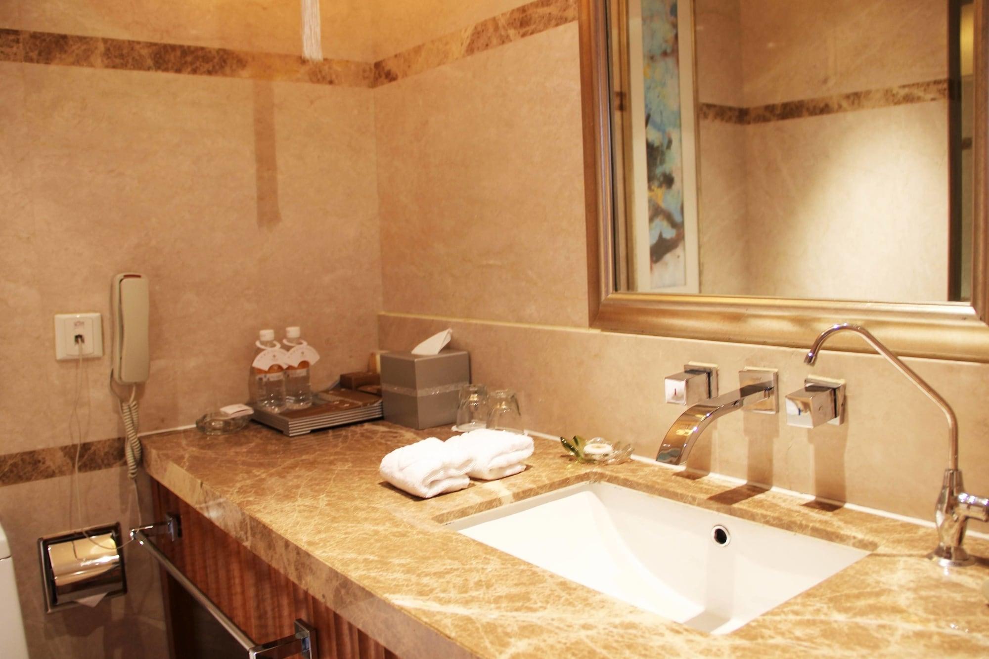 Glarun Jinling Hotel Нанкин Екстериор снимка