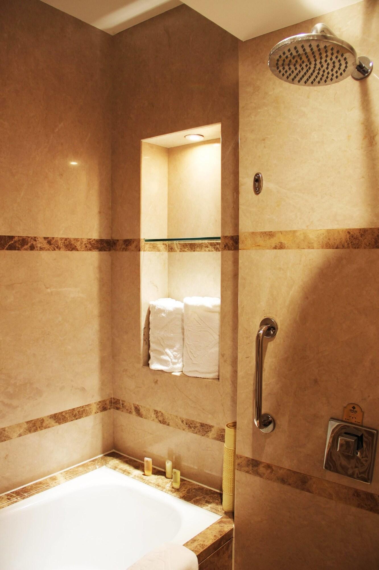 Glarun Jinling Hotel Нанкин Екстериор снимка
