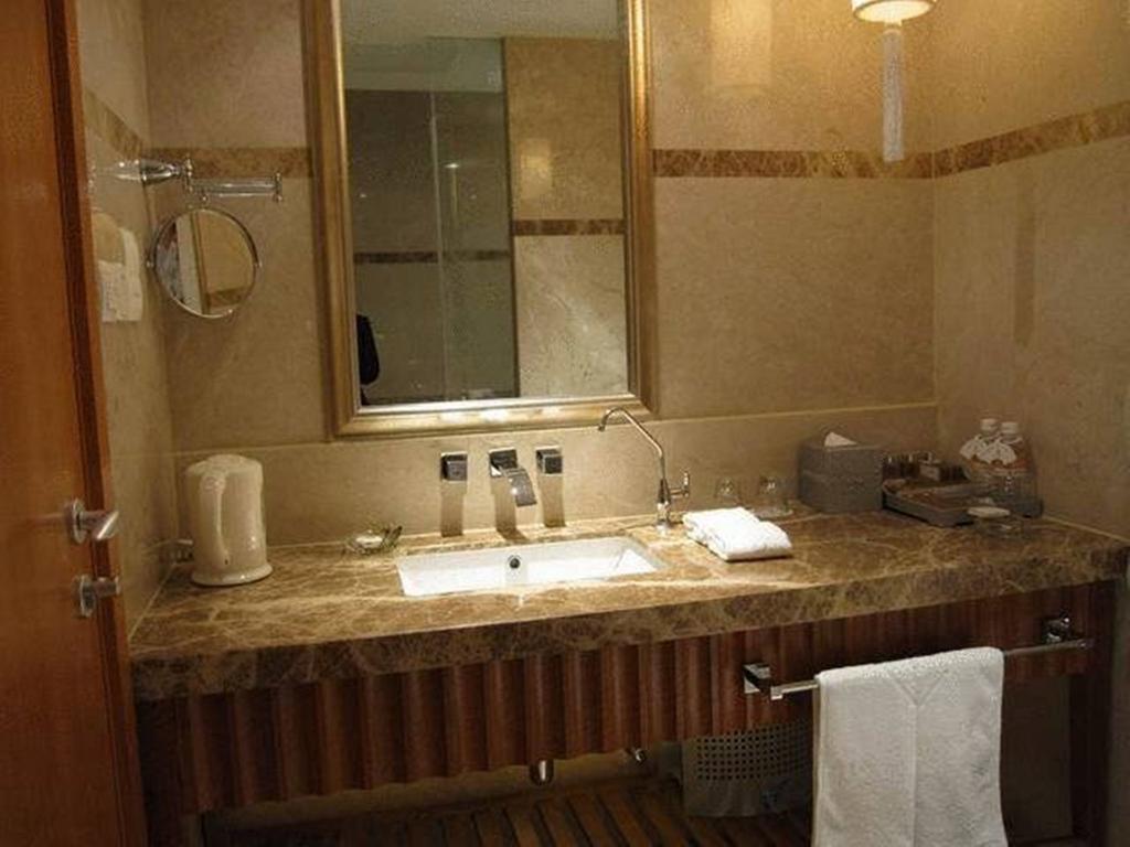 Glarun Jinling Hotel Нанкин Екстериор снимка