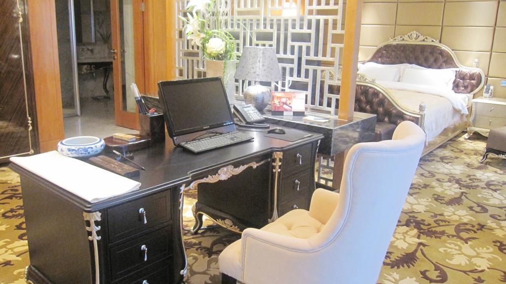 Glarun Jinling Hotel Нанкин Екстериор снимка