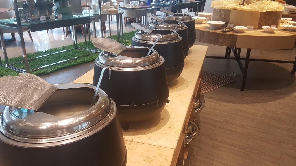 Glarun Jinling Hotel Нанкин Екстериор снимка