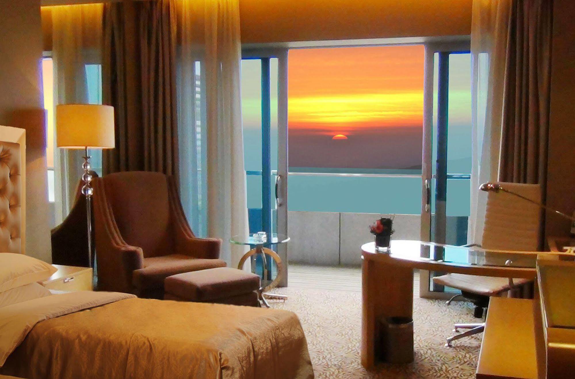 Glarun Jinling Hotel Нанкин Екстериор снимка